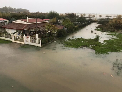 H κακοκαιρία χτυπά Μεσολόγγι και Ναύπακτο- Απομακρύνθηκαν πάνω από 150 άτομα από τα σπίτια τους- ΦΩΤΟ