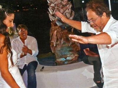 Γιάννης Πάριος: Γλέντησε στο γάμο του γιου του