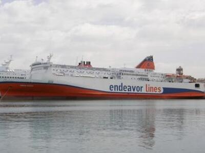 Πάτρα: Παραμένει το Ionian Queen στο μόλο