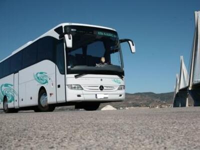 Πάτρα: Μάταια περίμεναν, υπό βροχή, τα π...