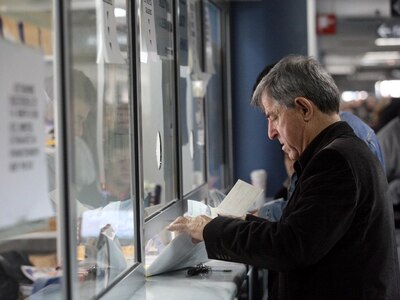 Ξηλώνουν ολόκληρη ΔΟΥ στην Κόρινθο, λόγω...