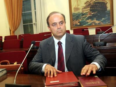 Νέα πολιτική πρωτοβουλία στην κεντροδεξι...