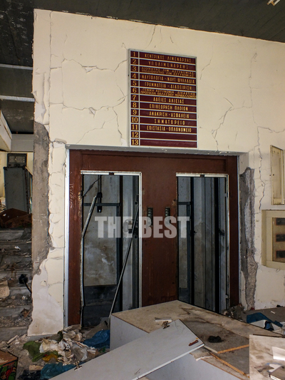 Εξαφανισμένες οι πόρτες των ασανσέρ και ...