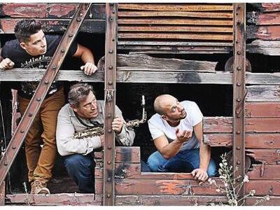 Οι Δις Αρεστοί θα εμφανιστούν live το Σά...