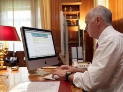 Συνεχίζει να τουιτάρει αυτή την ώρα ο Πρ...