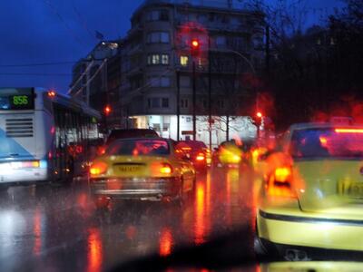 Πλημμύρισε η Μάνδρα από τη σφοδρή νεροπο...