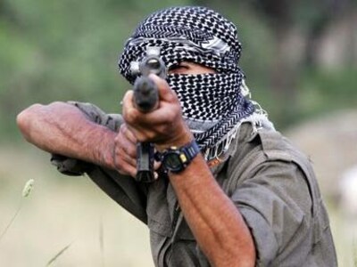 Τέσσερις Κούρδοι και ένας Τούρκος στρατι...