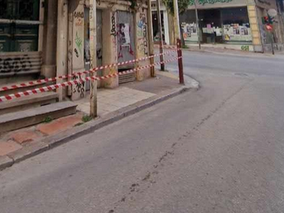 Πάτρα: Νέο περιστατικό πτώσης σοβάδων απ...