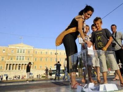 Δημοβούλιο Πολιτών: Mηνύουν την τρόικα γ...