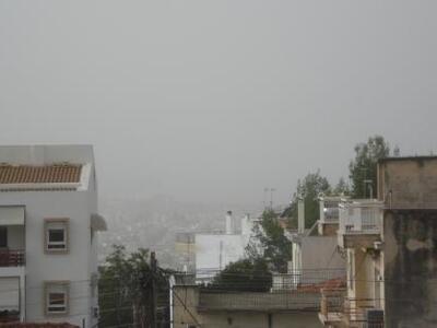  Πάτρα: Βρέχει λάσπη  απο τη σκόνη της Σαχάρας