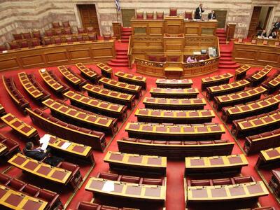 Απέναντι τα γραφεία ΚΚΕ και Χρυσής Αυγής στη Βουλή