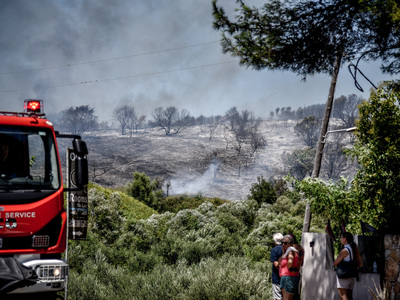 Φωτιά στην Κεφαλονιά: Καίει κοντά σε σπί...