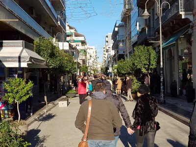 Πάτρα: Κόσμος και πάρτι στο κέντρο, λίγο...