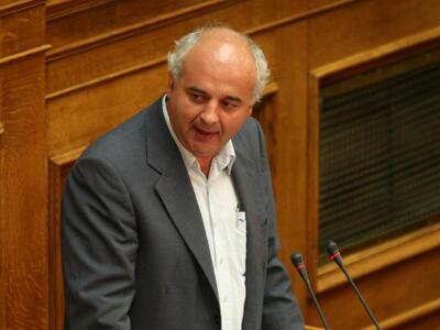 O Νίκος Καραθανασόπουλος καταδικάζει το ...