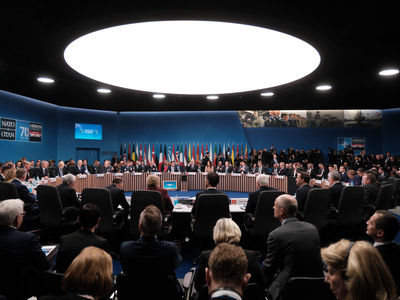 Σύνοδος ΝΑΤΟ: Υπέγραψε  το κοινό ανακοιν...