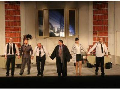 Χειροκροτήθηκε θερμά η κωμωδία με τον Σπ...