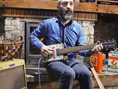 Μουσικός φτιάχνει κιθάρες από... τενεκέδες!