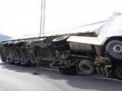 Πάτρα: Φορτηγό "πάρκαρε" σε χα...