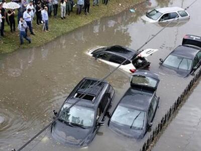  Σφοδρές καταιγίδες προκάλεσαν πλημμύρες...