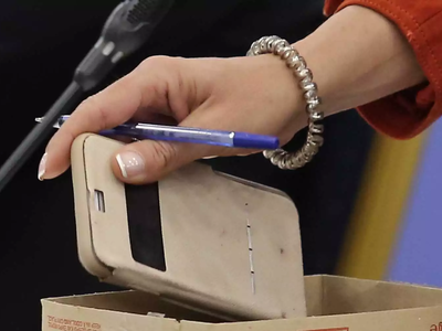 Προσοχή στη νέα απάτη: Αλλάζουν τις κάρτ...