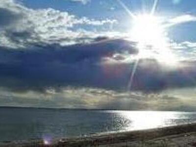 Τοπικές βροχές και τη Δευτέρα προβλέπει η ΕΜΥ