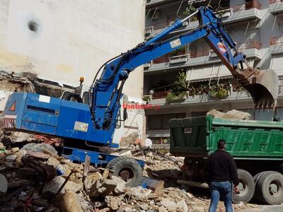 Πάτρα: Κατεδάφισαν παλιό μεζεδοπωλείο στ...