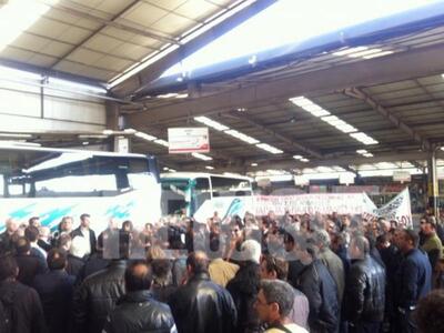 Μπλόκο απεργών οδηγών στα ΚΤΕΛ του Κηφισ...