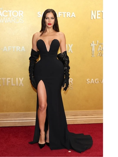 Η Ιρίνα Σάικ έμοιαζε με Τζέσικα Ράμπιτ