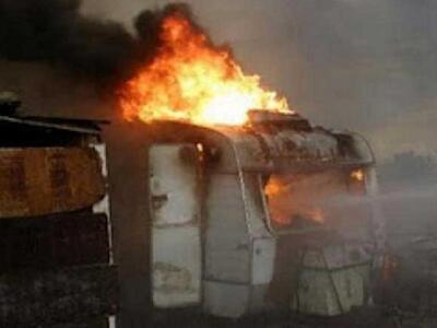 Αίγιο: Τροχόσπιτο στις φλόγες τα ξημερώματα