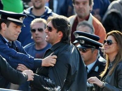 Γιαούρτωσαν το Πέτρο Σταθάκη- Η ανακοίνω...