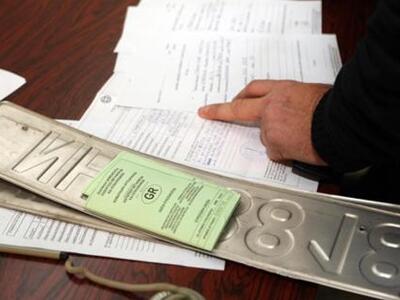 Δίνουν άδειες κυκλοφορίας σε ...κόλλα Α4!!!