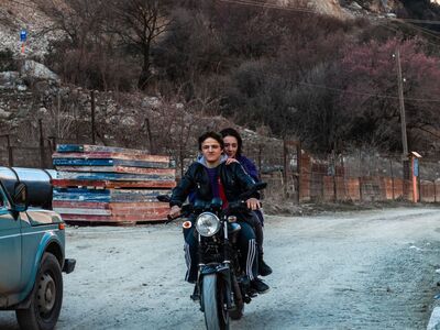 Aπό την ταινία Ξεσφίγγοντας τις γροθιές