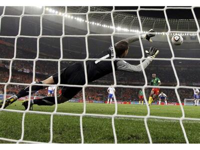 Ποδόσφαιρο: Το πιο περίεργο πέναλτι όλων...