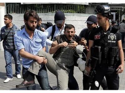 Νεκρός σε συγκρούσεις κούρδων διαδηλωτών...