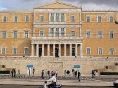 Ο Αχαιός Βουλευτής και η Porsche στο γκα...