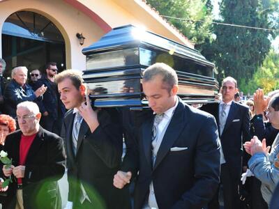 Συγκίνηση στην κηδεία του αγαπημένου ηθο...