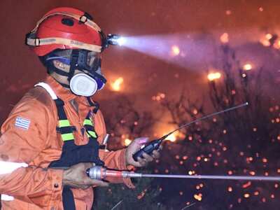 Φωτιά στο Σχίνο: Εκκενώνονται και άλλοι οικισμοί 