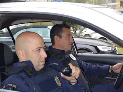 Συγκεντρώθηκαν έξω από "φαγάδικο&qu...