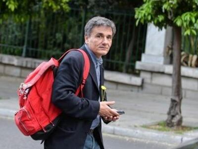 Η βόλτα του Τσακαλώτου λίγο πριν τη «μάχ...
