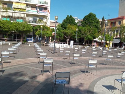 Άδειες καρέκλες και στο Αγρίνιο- ΦΩΤΟ