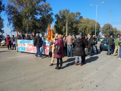 Διαμαρτυρία για το χαμό των συναδέλφων τους στην Πατρών-Πύργου από τους καθηγητές της Πάτρας - Συμμετοχή και του προεδρείου της ΕΛΜΕ Ηλείας (Photos)