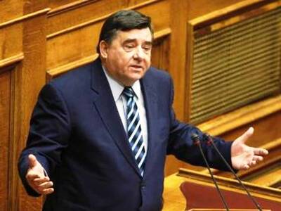 Στο νοσοκομείο ο Γιώργος Καρατζαφέρης 