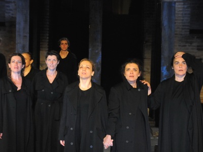 Στην παράσταση έπαιζε και η Μαριά Καλλιμ...