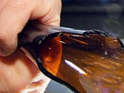  Κατούνα: Toυ κάρφωσε το μπουκάλι στην κοιλιά 