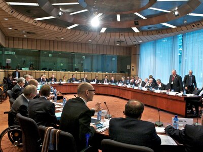 Συνεδριάζει εκτάκτως το Eurogroup για να...