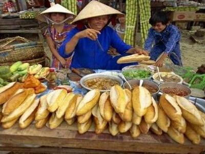 Ώρα για φαγητό: Τι μας σερβίρουν στους δ...