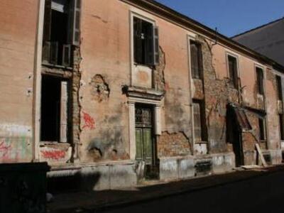 Αγρίνιο: Προσπάθεια διάσωσης των κτιρίων...