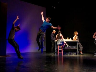 Οι «Νύχτες παλιμπαιδισμού» σε κείμενο κα...