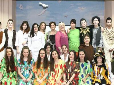 Οι μαθητές της θεατρικής ομάδας του 2ου ...