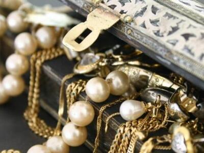 Ναύπακτος: Κλοπή κοσμημάτων από δύο καλο...